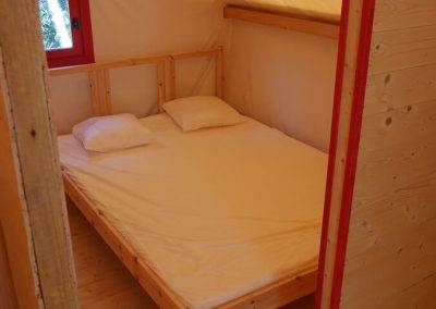 Chambre avec lit double